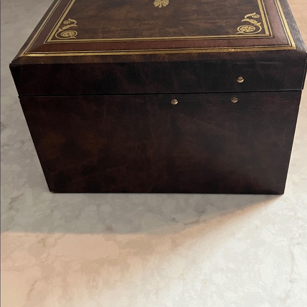 Vintage Leatherette Gold Tooled Brown Three Tiered Jewelry Box - Picture 8 of 13